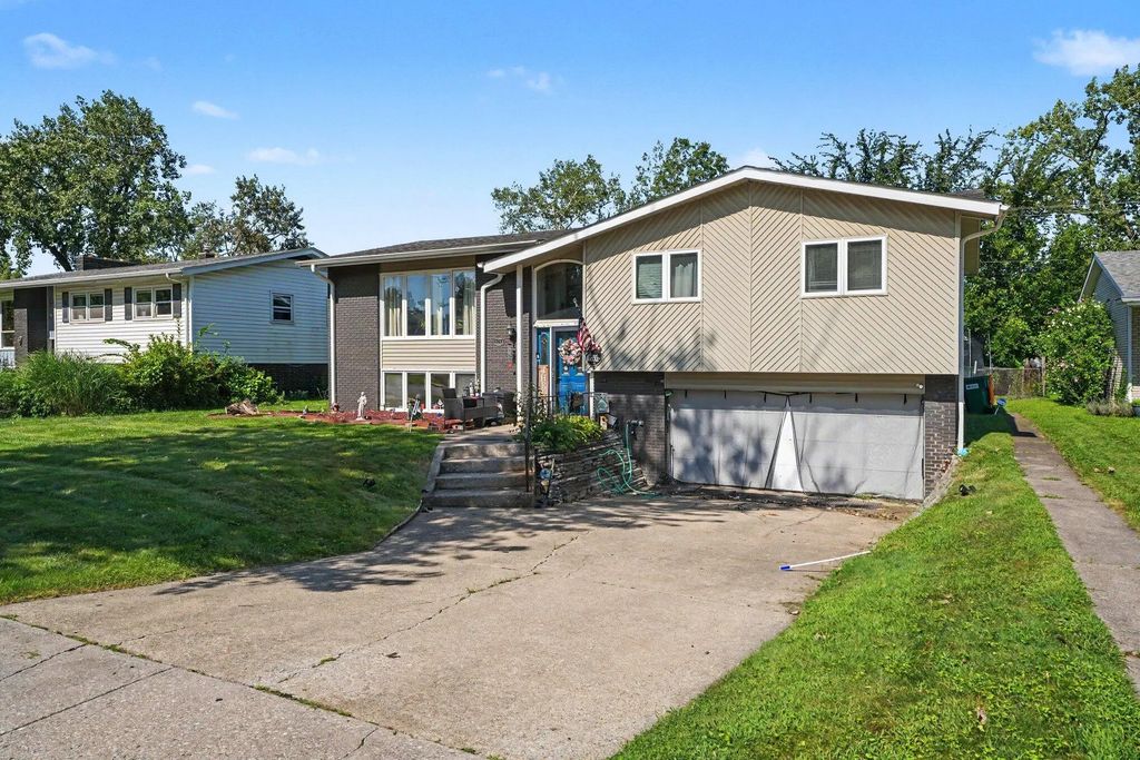 9328 Chestnut Lane, Munster