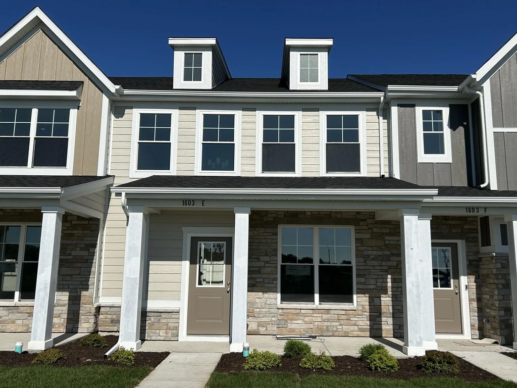 1603 Parkside Lane E, Dyer
