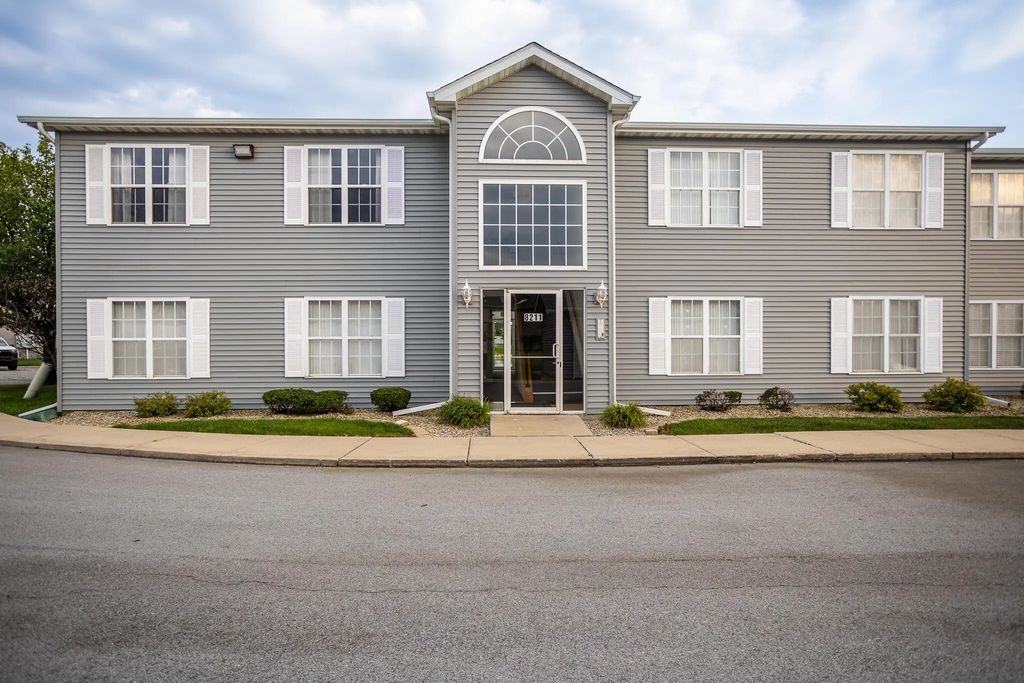 8211 Lincoln Circle A, Merrillville