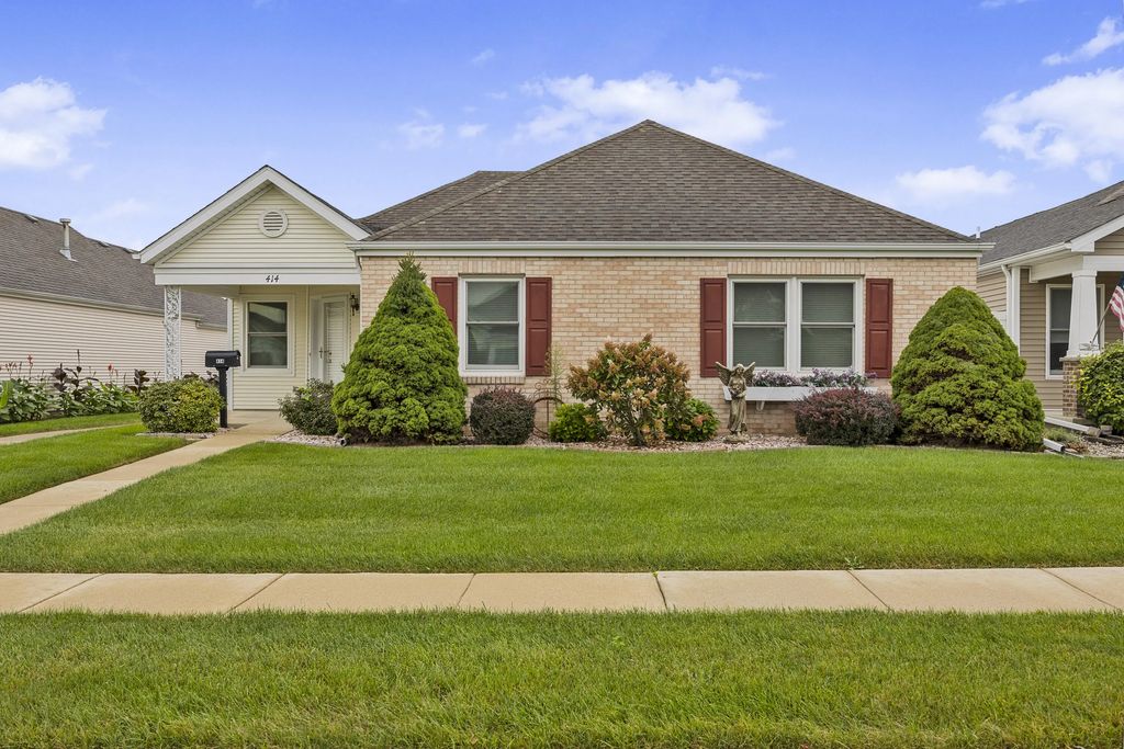 414 Greenbrier Lane, Lowell