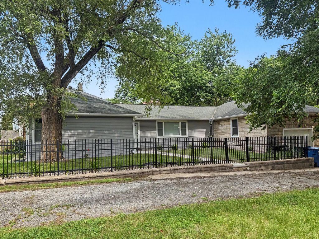 8501 Oak Avenue, Gary
