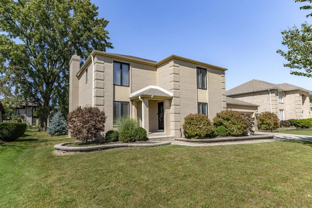 9832 Twin Creek Boulevard, Munster