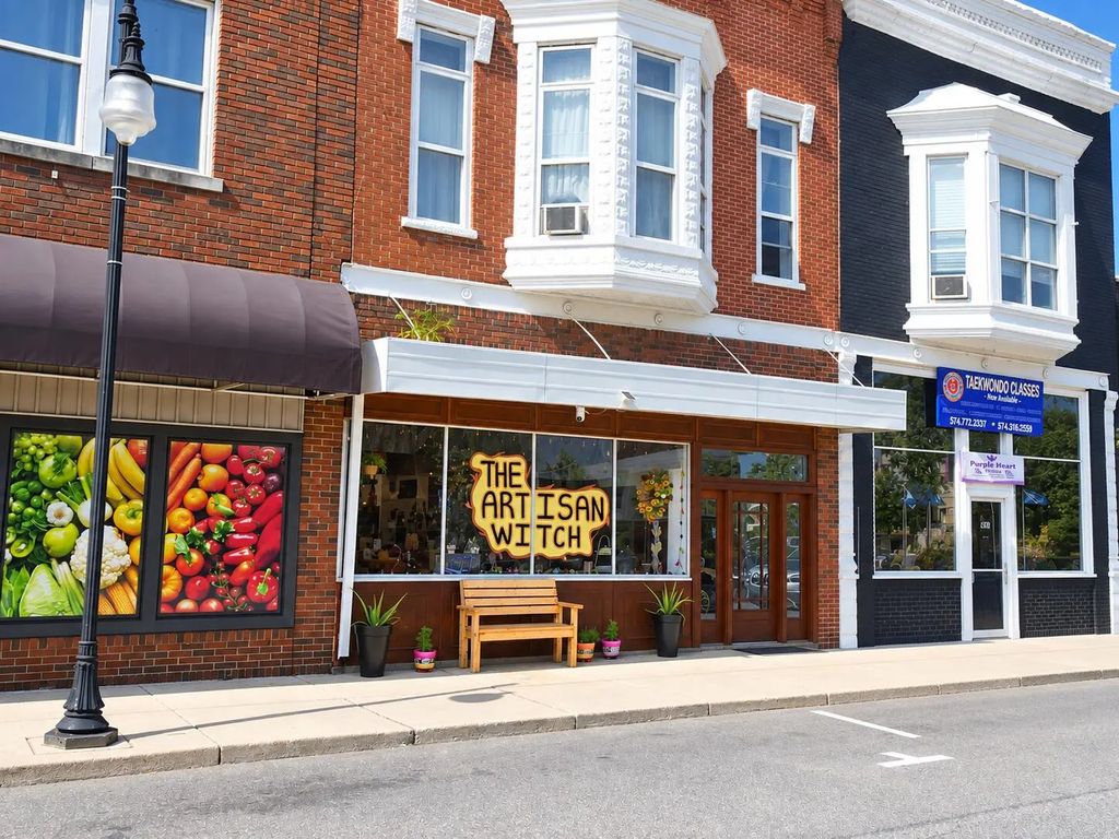 17 N Main Street, Knox
