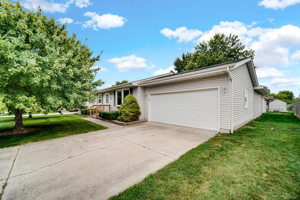 214 Locust Avenue S, Hebron