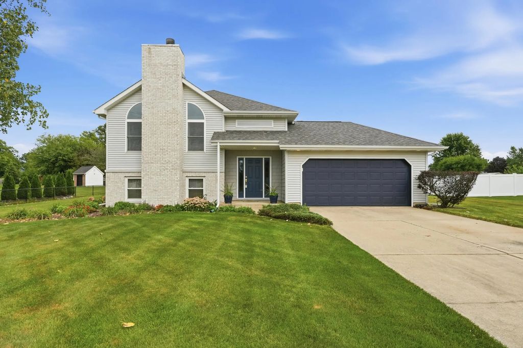 565 Waterford Lane, Valparaiso