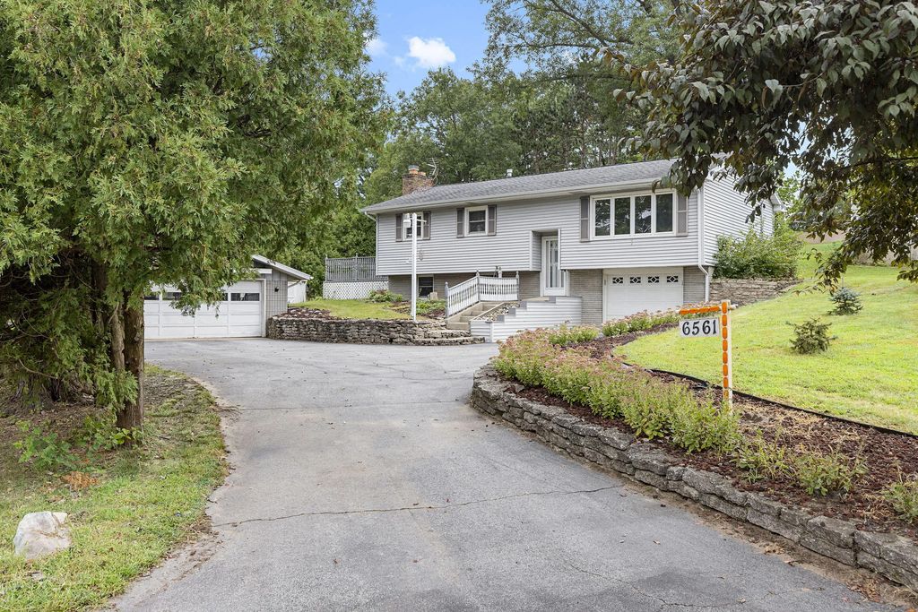 6561 W Johnson Road, La Porte