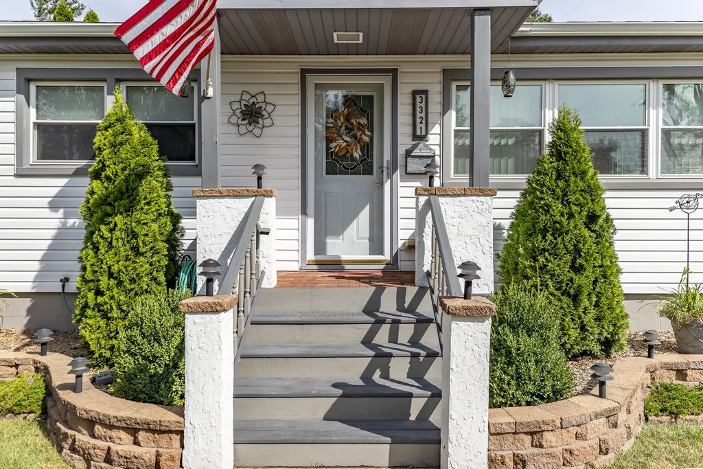 3321 Maple Drive, Highland