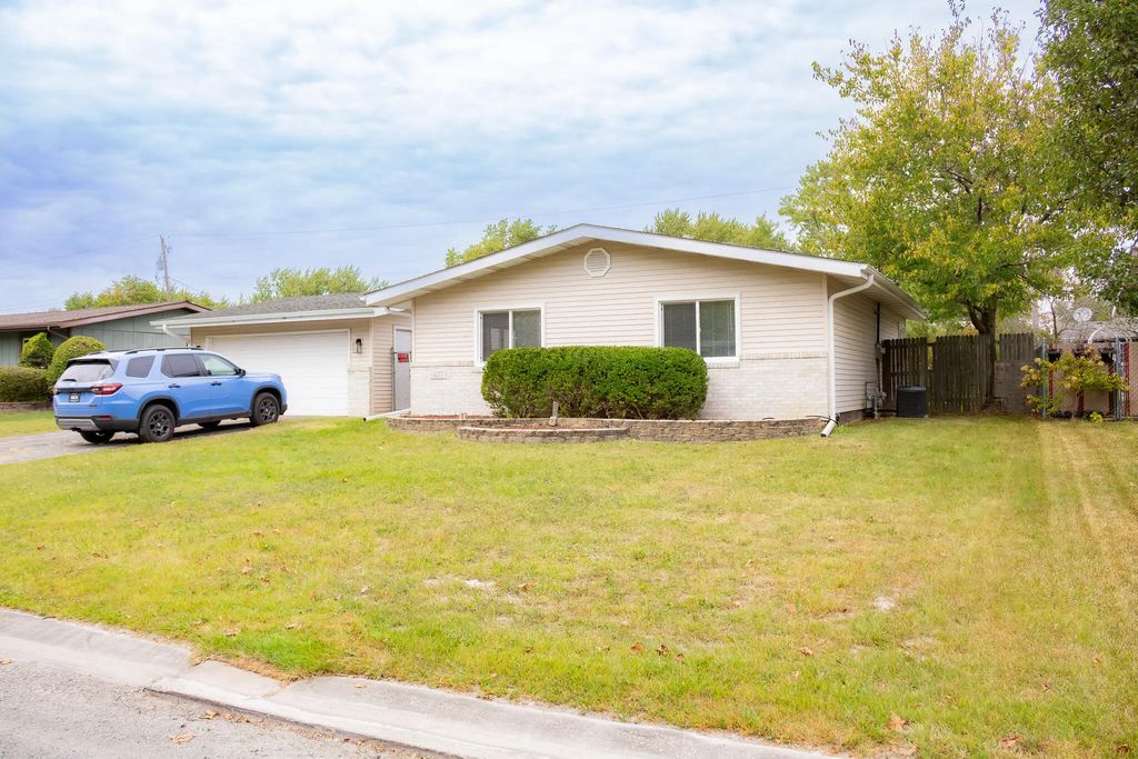 407 Saginaw Drive, Valparaiso