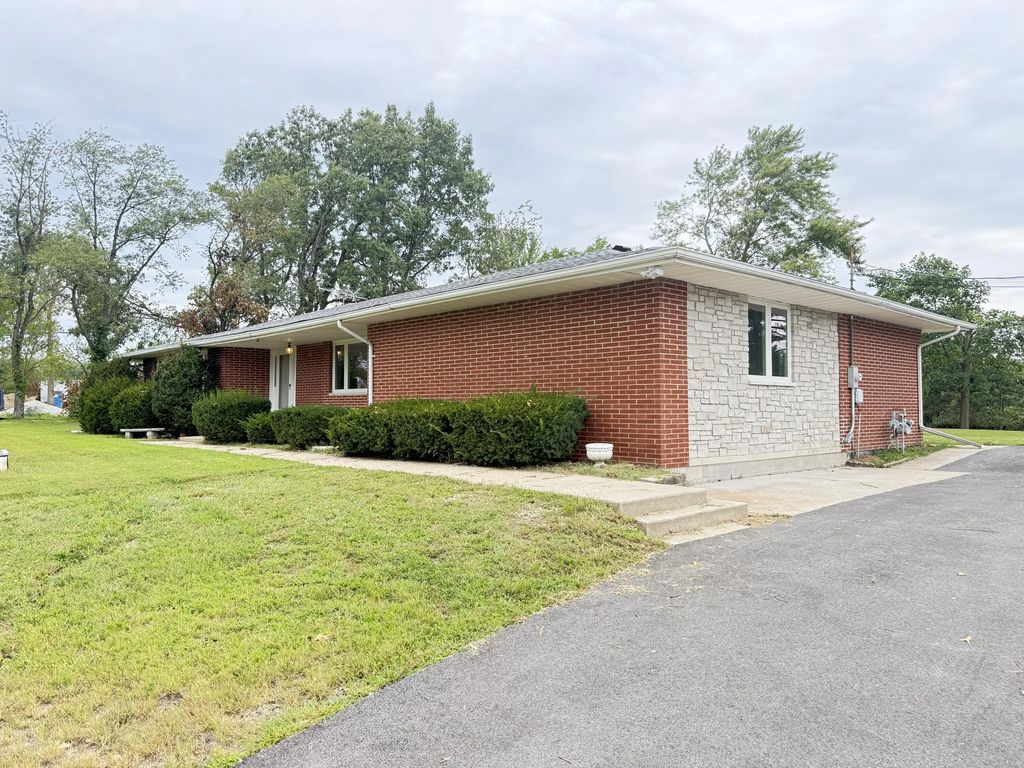 7202 E 83rd Avenue, Crown Point
