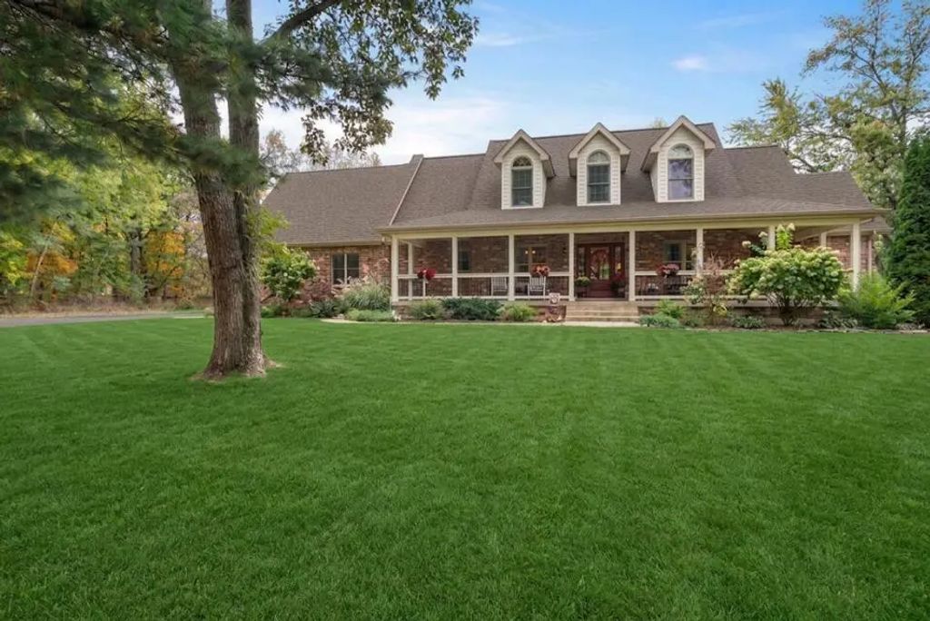 9905 113th Avenue, Cedar Lake