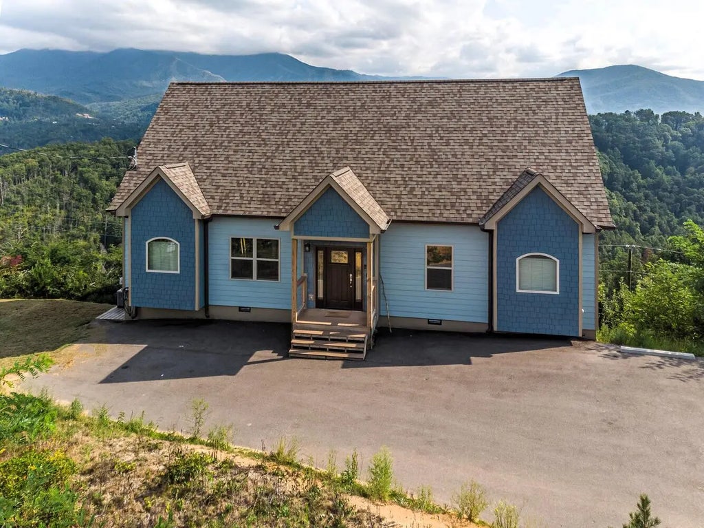 907 Village Loop Road, Gatlinburg