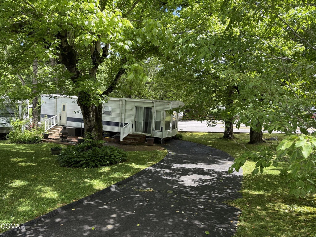 4229 E Parkway #10, Gatlinburg