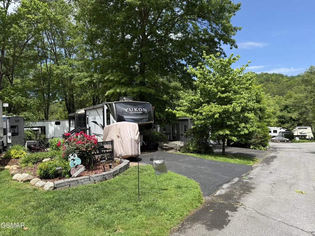 4229 E Parkway #84, Gatlinburg