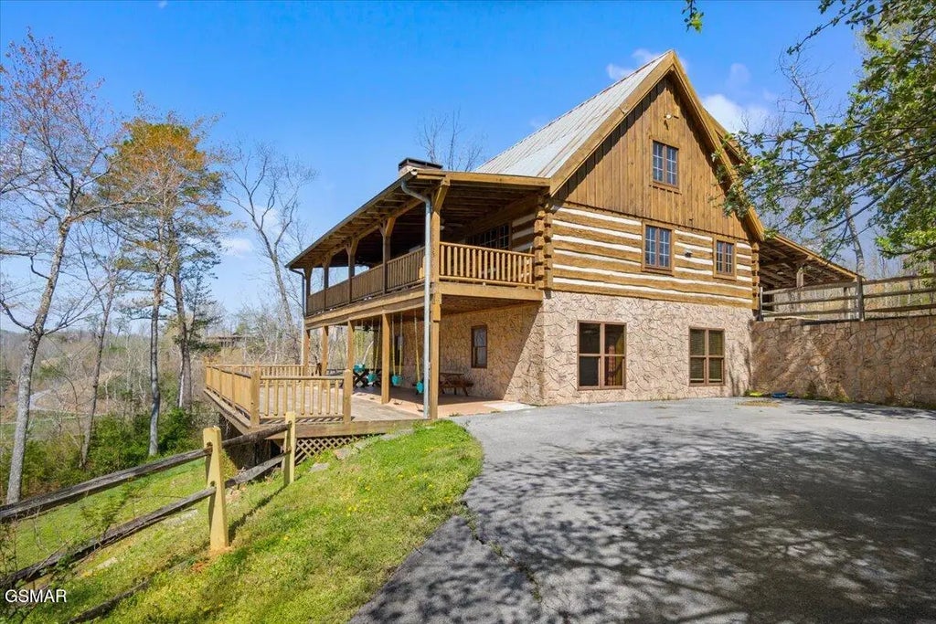 302 Beech Branch Road, Gatlinburg