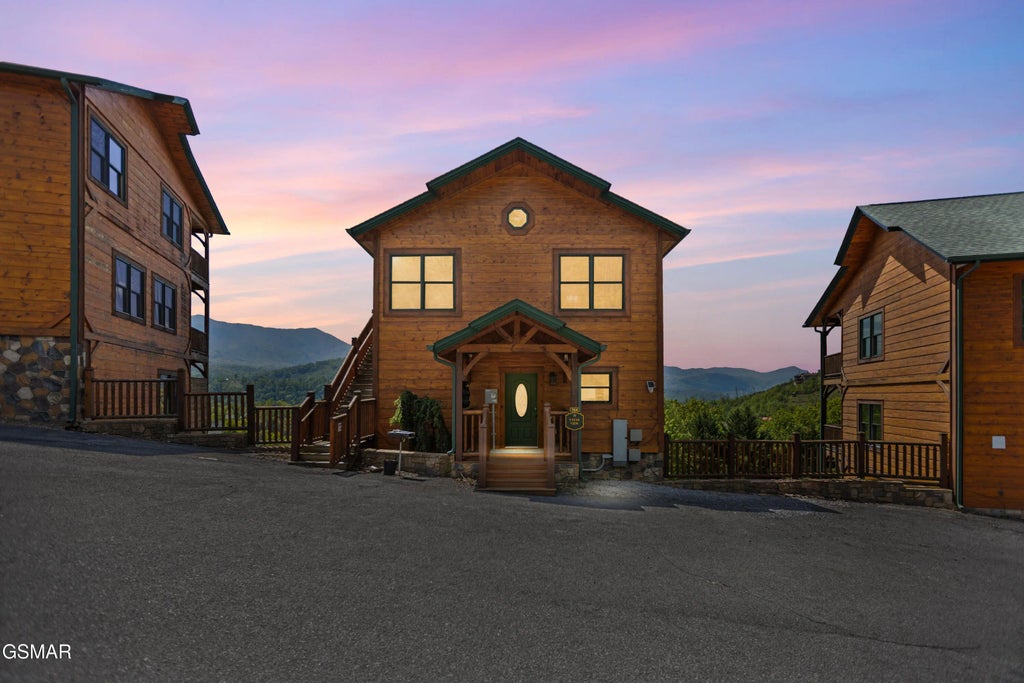 768 Mountain Stream Way, Gatlinburg