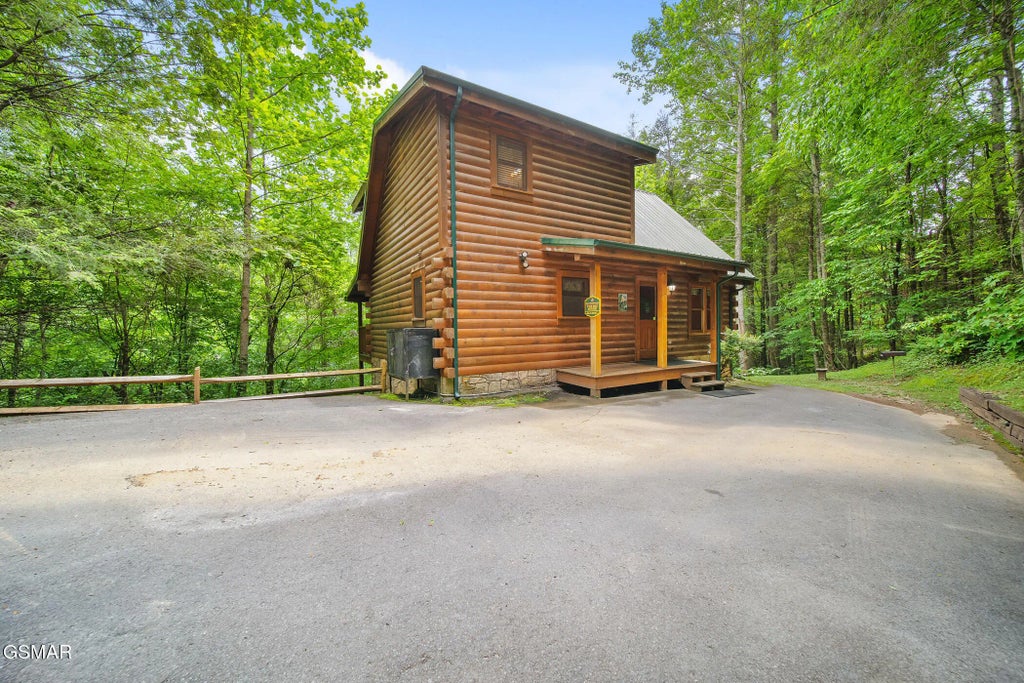 756 Yona Trail Way, Gatlinburg