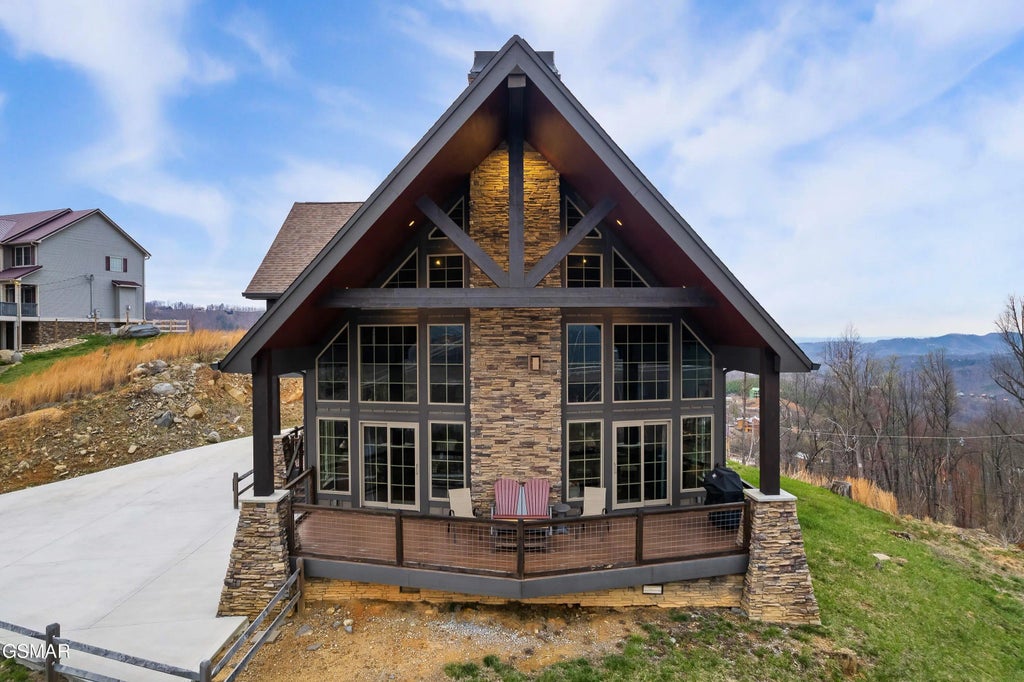710 Wiley Oakley Drive, Gatlinburg