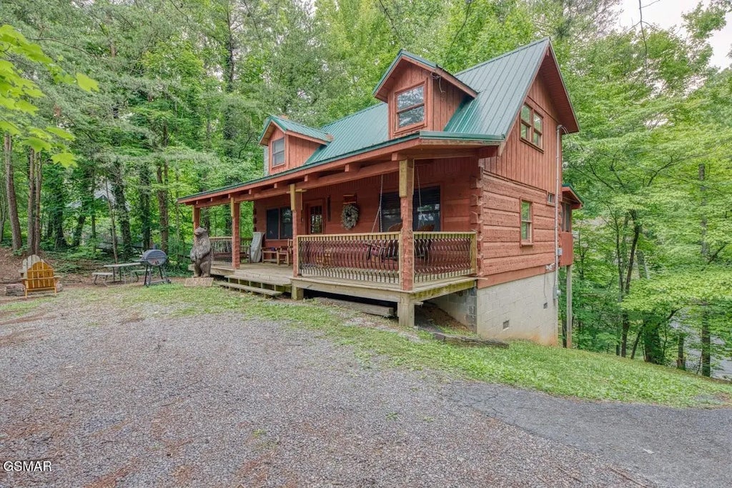 1136 E Foothills Drive, Gatlinburg