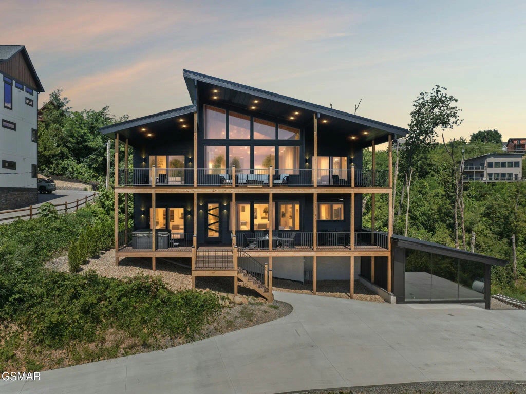 743 Village Loop Road, Gatlinburg