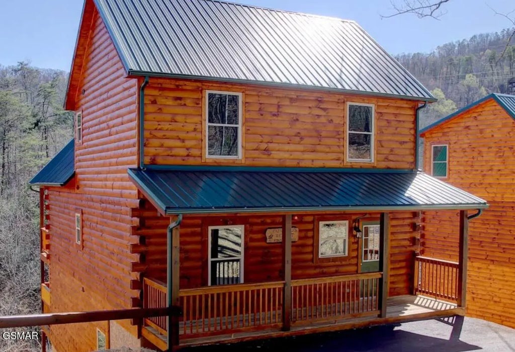 817 String Run Way, Pigeon Forge