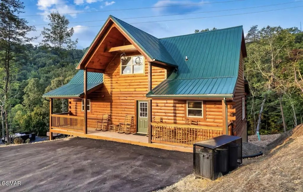 848 String Run Way, Pigeon Forge