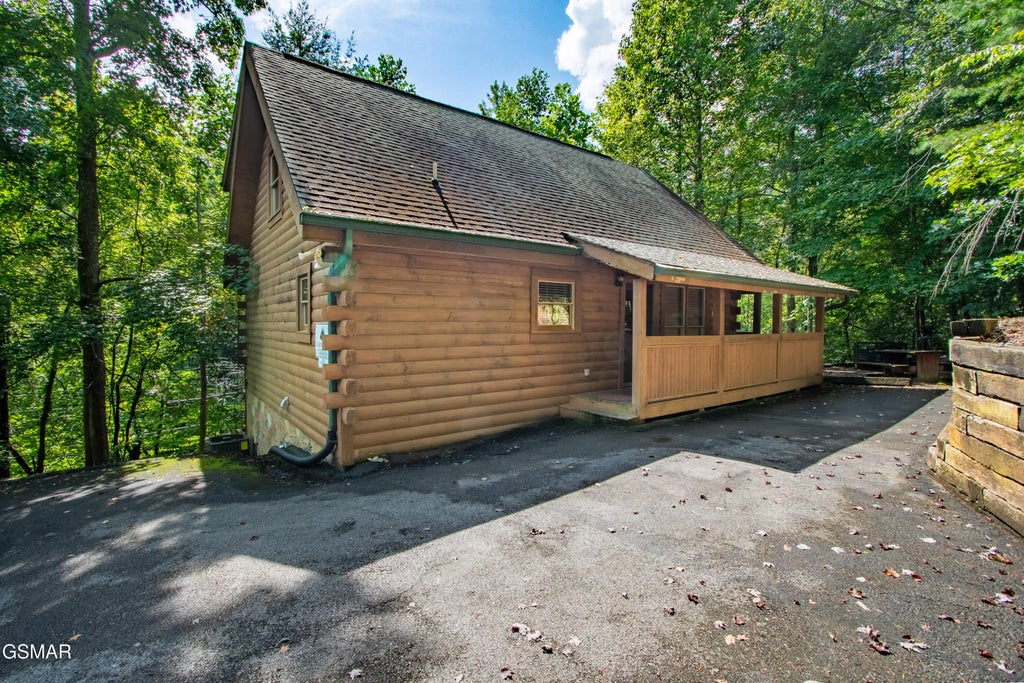 905 Valley Drive, Gatlinburg