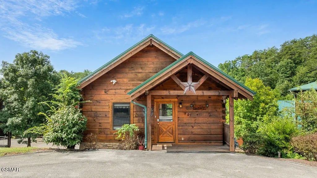 3229 White Falcon Way, Pigeon Forge