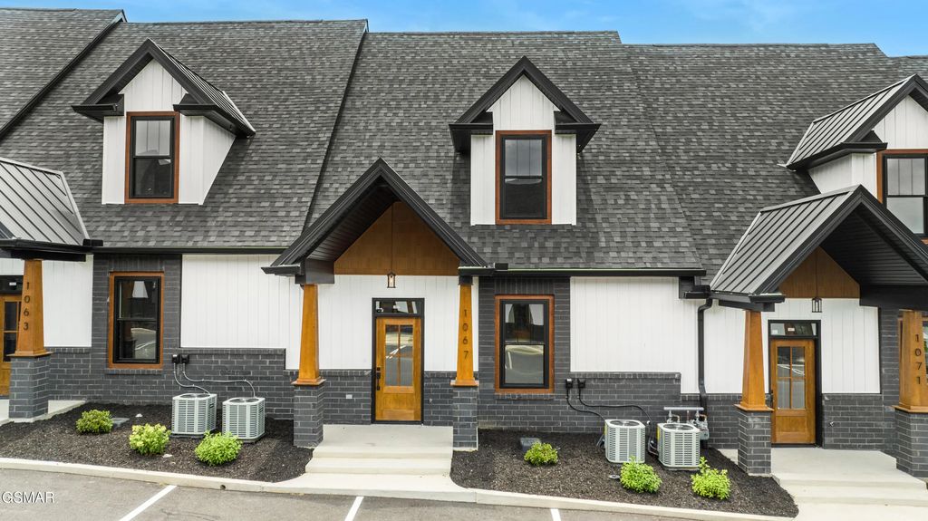 1067 Watch Hill Way, Sevierville