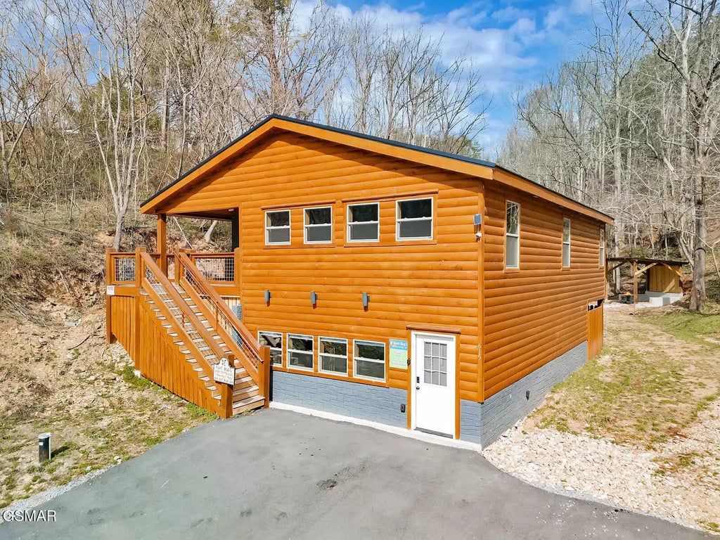 615 Lethco Way, Pigeon Forge