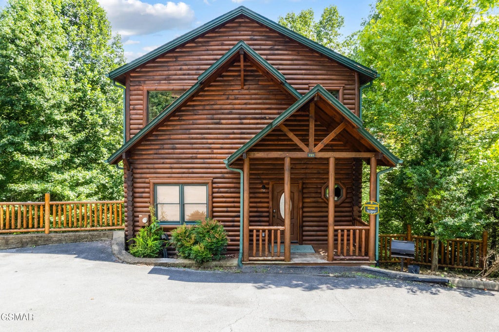 727 Mountain Stream Way, Gatlinburg