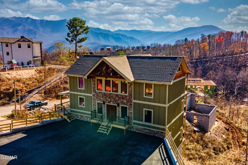 918 Elm Road, Gatlinburg