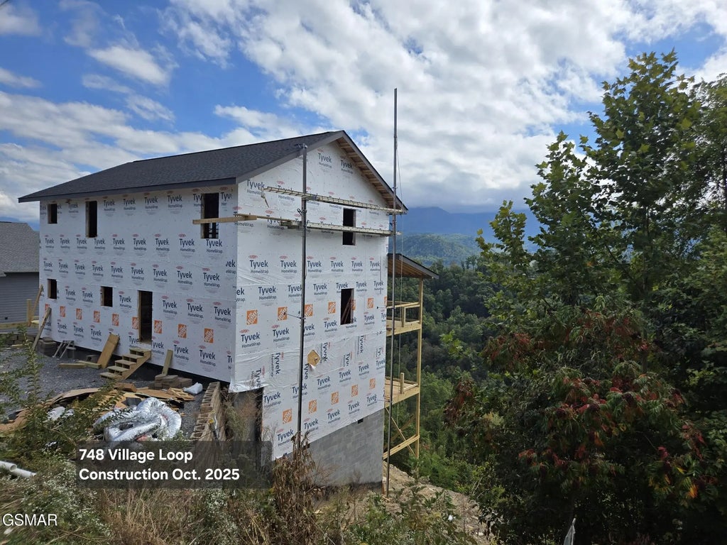 748 Village Loop Road, Gatlinburg