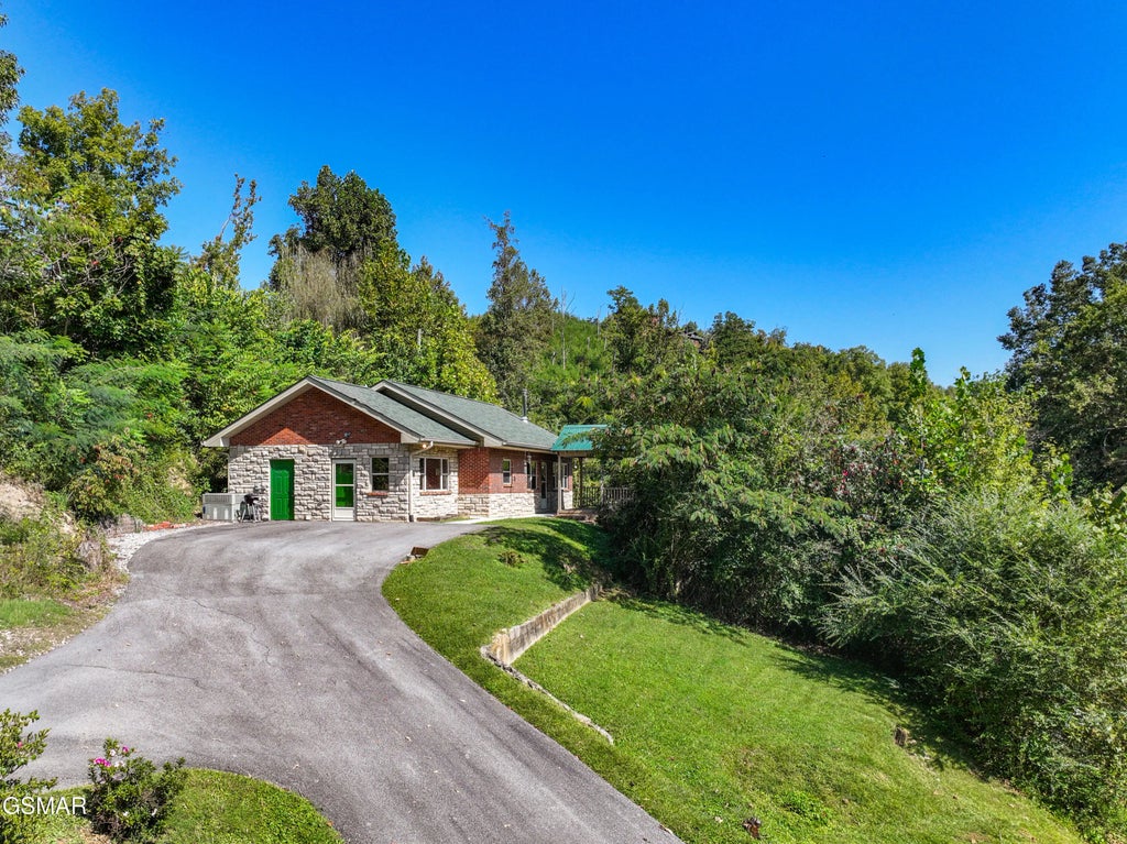 828 Crest View Drive, Gatlinburg