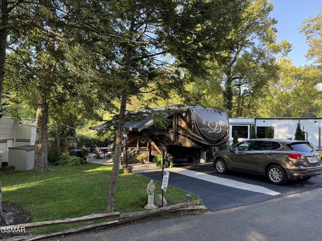 4229 E Parkway #66, Gatlinburg