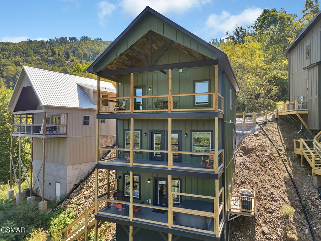 221 Chimney Tops Way, Gatlinburg