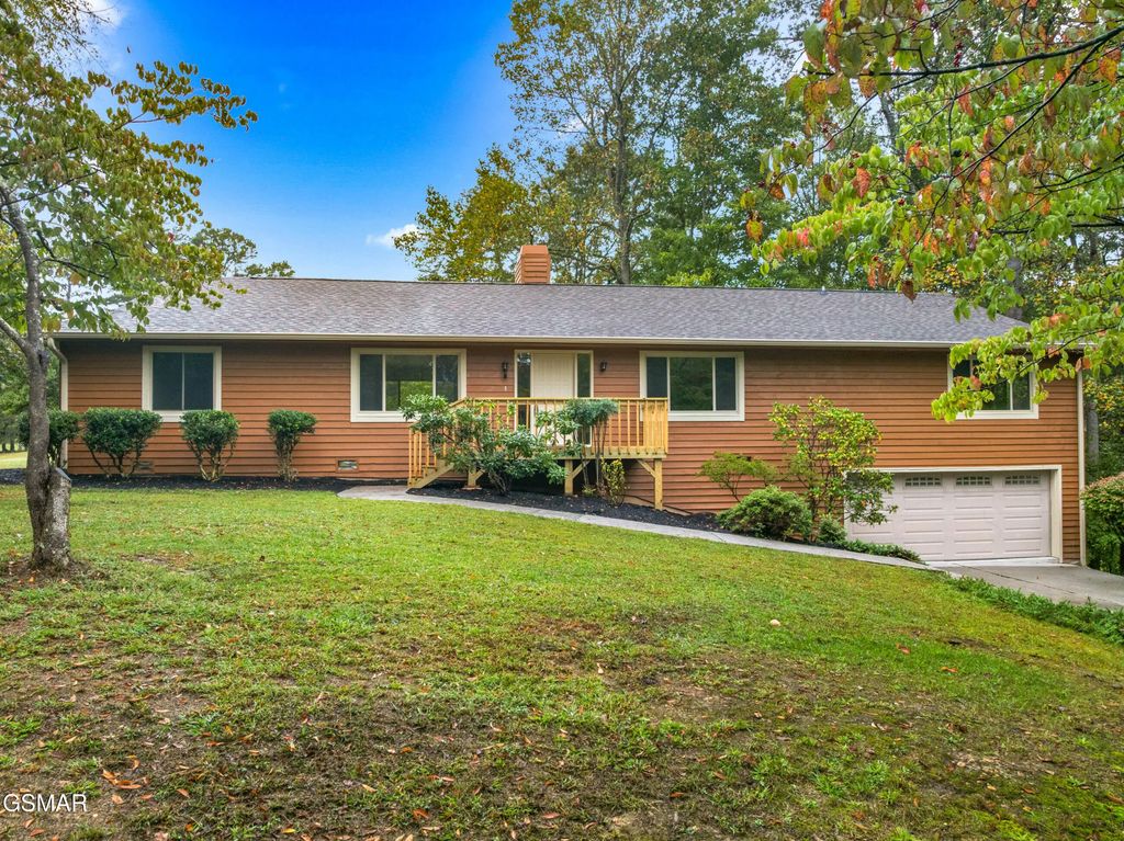 3320 Hazelwood Court, Baneberry