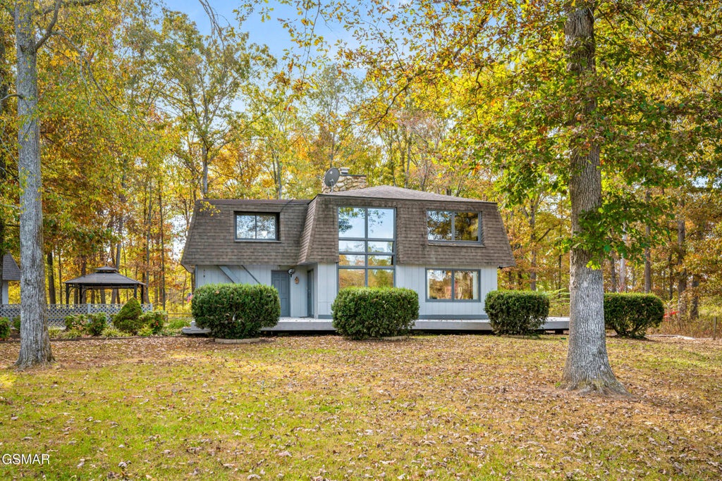 725 Highway 25-32, White Pine