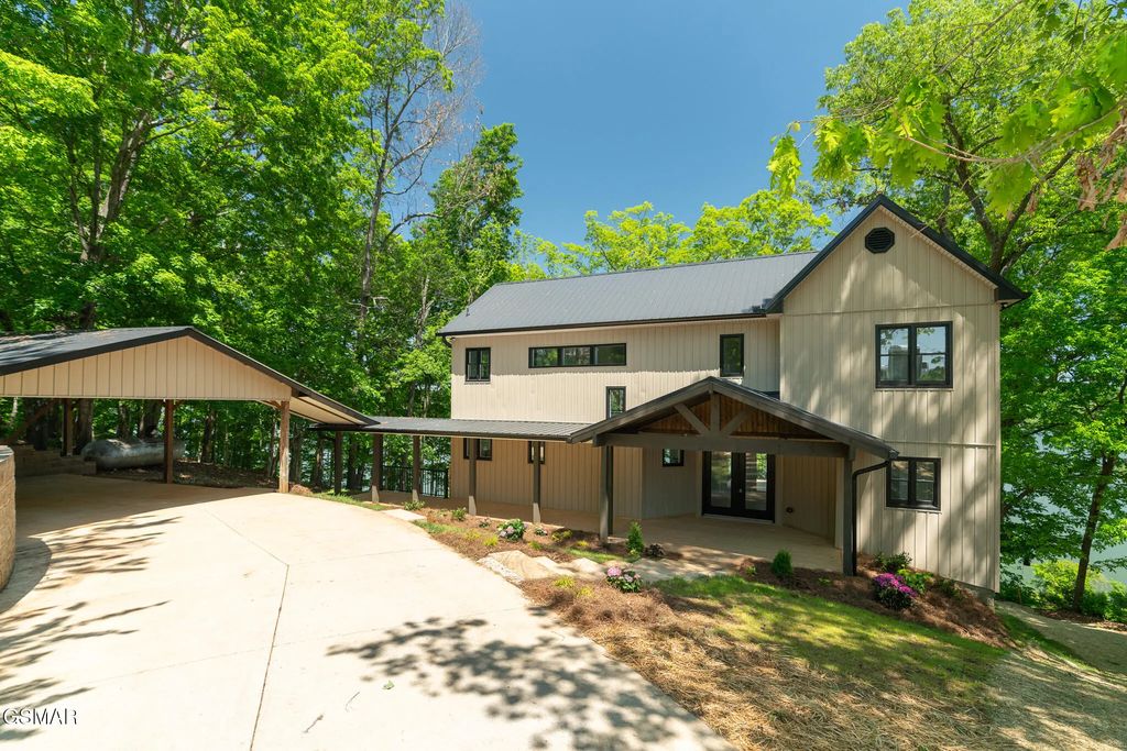 4042 Riverpoint Way, Louisville
