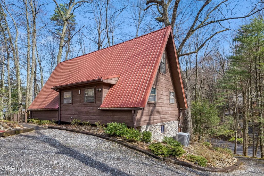 1235 N Baden Drive, Gatlinburg