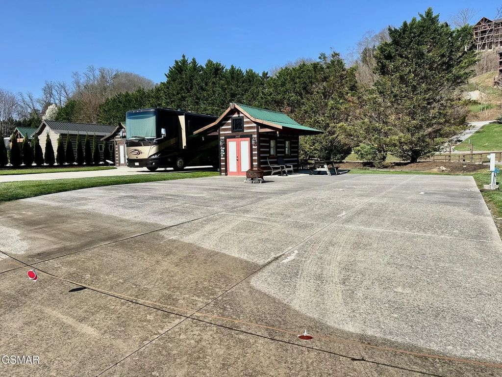 1919 Lizi Loop Way, Sevierville