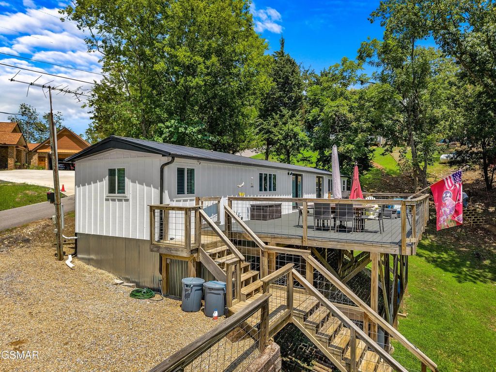 1607 Kinder Lane, Dandridge