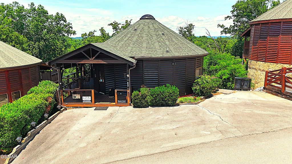 1086 Towering Oaks Drive, Sevierville