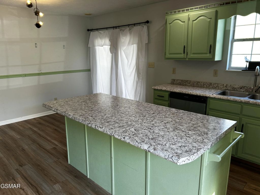 151 W Meeting Street, Dandridge