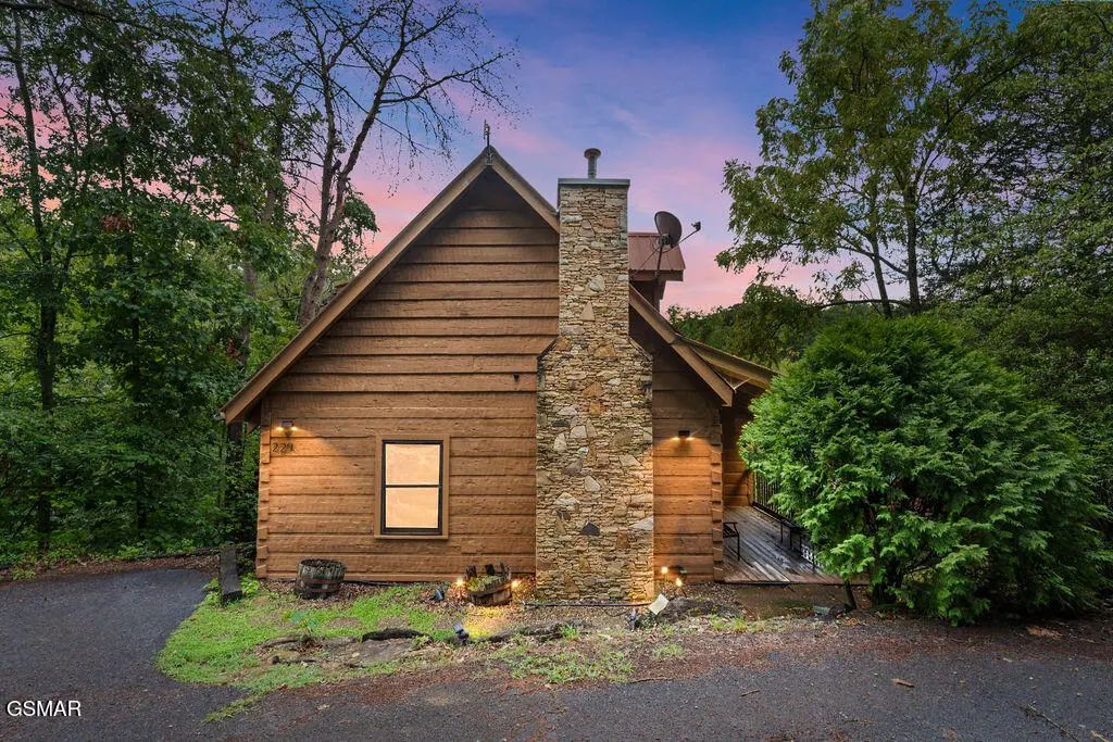 229 Cherokee Path Way, Sevierville