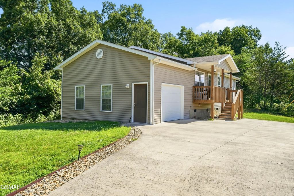 1044 Lake Smoky Road, Sevierville