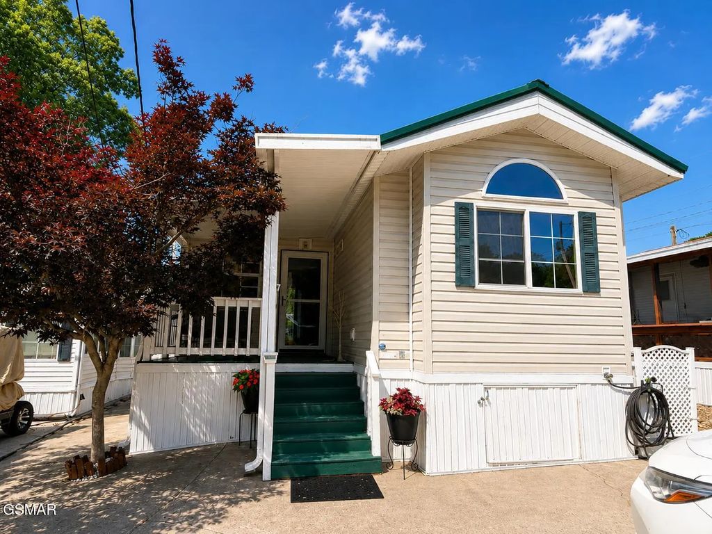 5355 Parkway Unit 123, Cosby