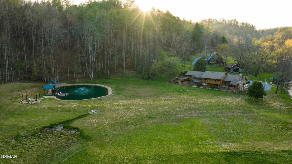 4242 Pearl Valley Road, Sevierville