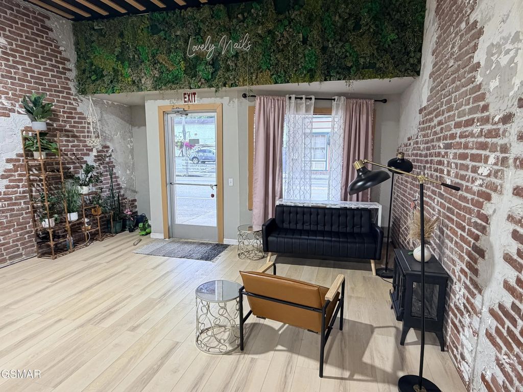 144 E Broadway Street, Newport