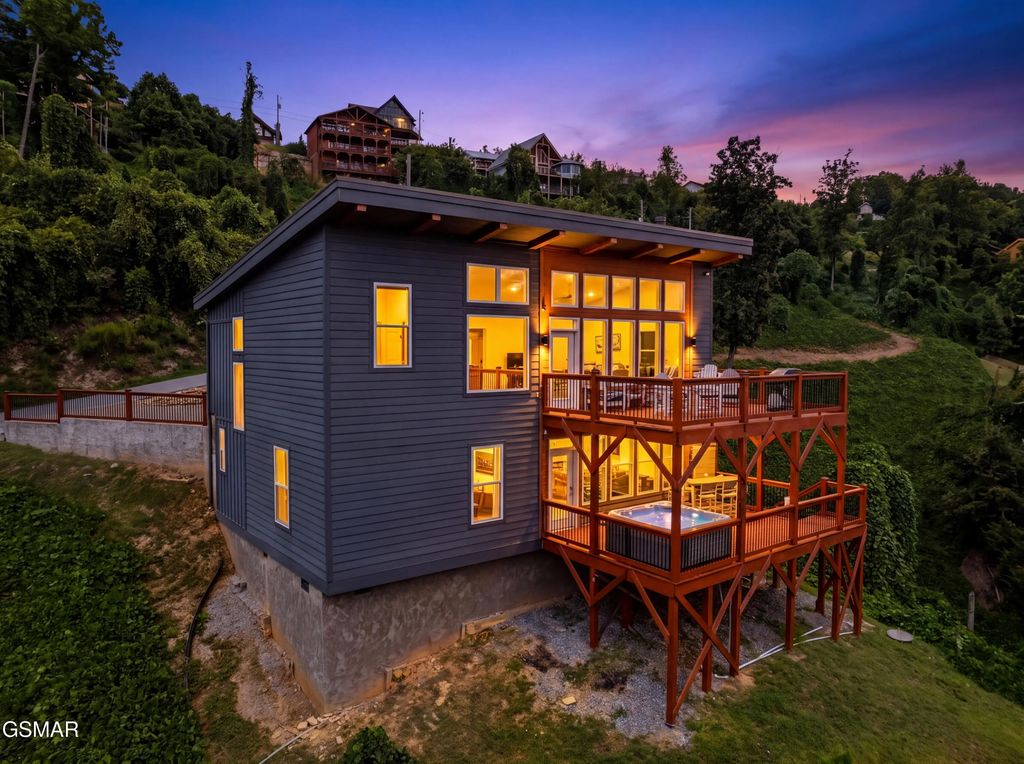 732 Beanstalk Road, Gatlinburg