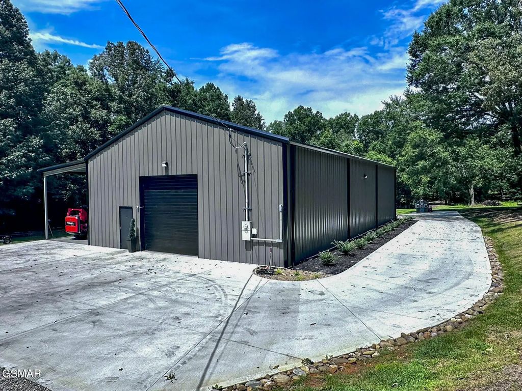 2919 Flicker Lane, Dandridge